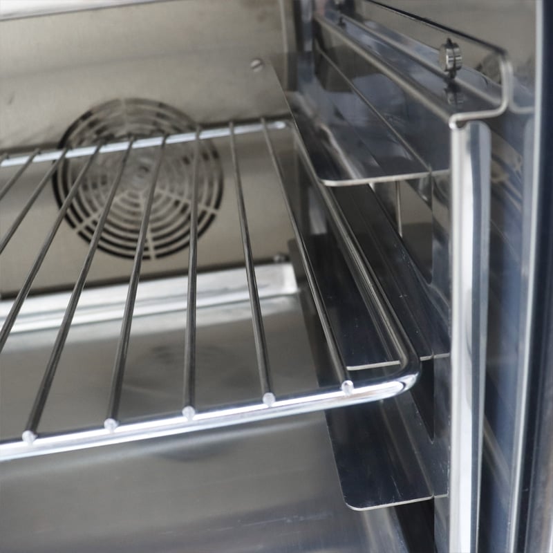Adjustable shelf for convection oven