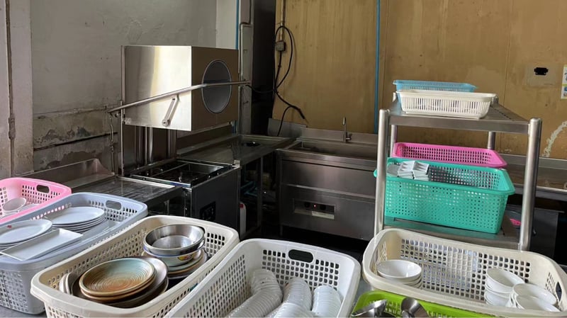 Chinese restaurant cleaning area