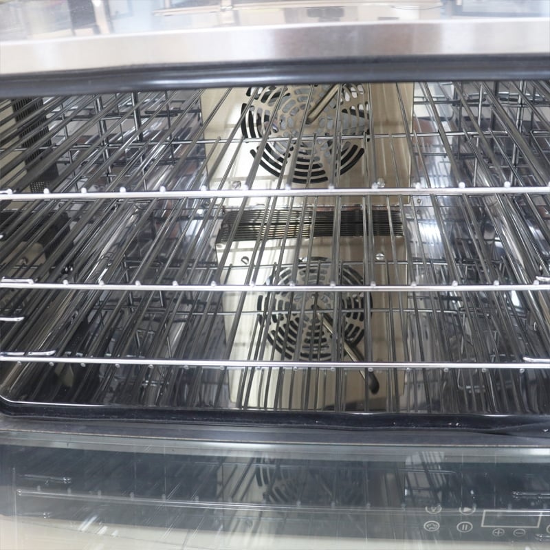 Convection oven with three shelves