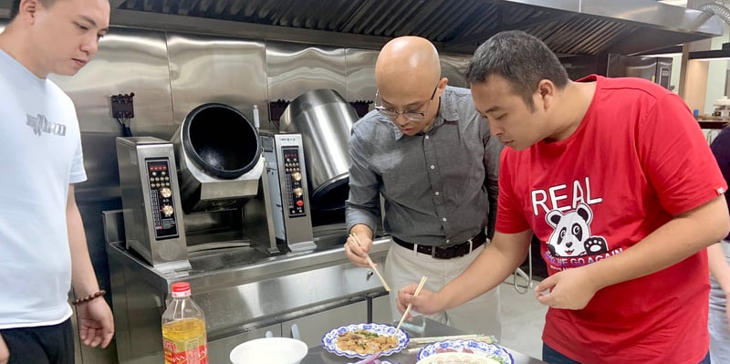 Un cliente de máquinas de cocina de la Guayana Francesa visita Chefmax