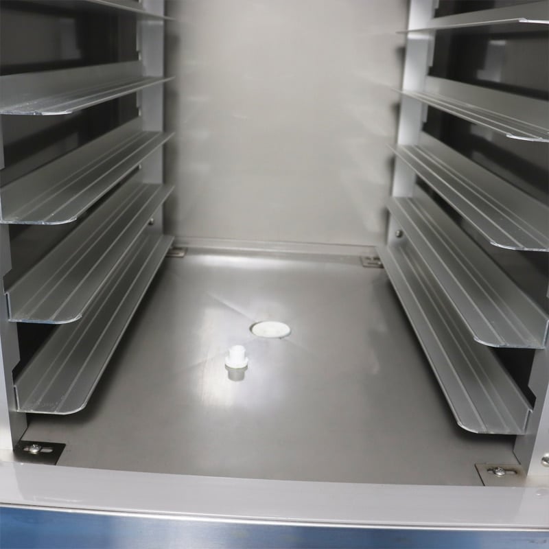 Solid Door Reach-In Refrigerators Shelf