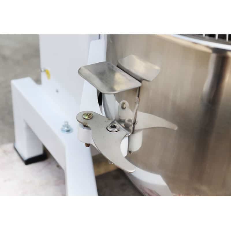 Sturdy commercial dough mixer BM