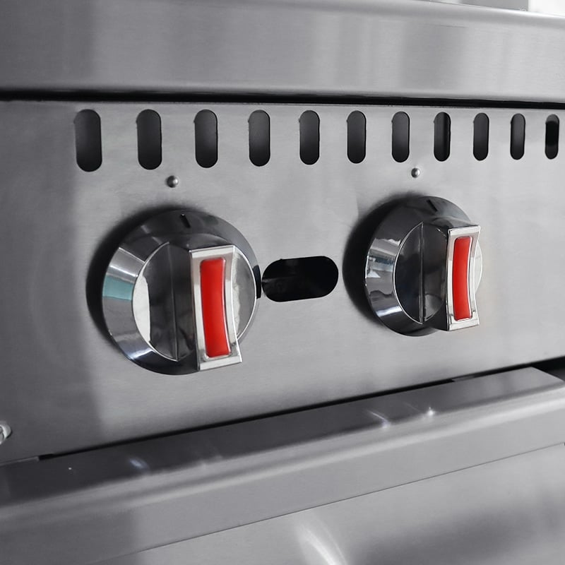 commercial range with griddle knob control