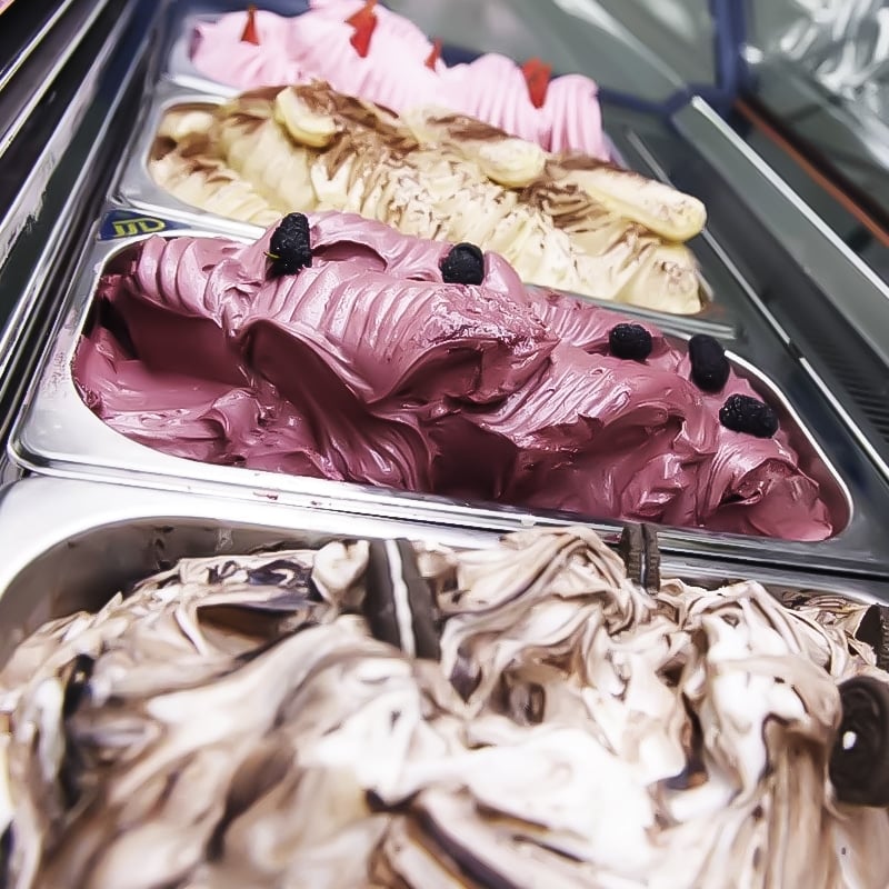 tủ đông trưng bày gelato để bán