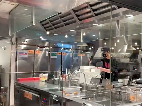 Laimeili's open kitchen design