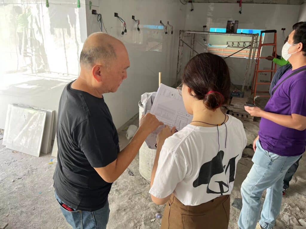 Chefamx reviews drawings with customers